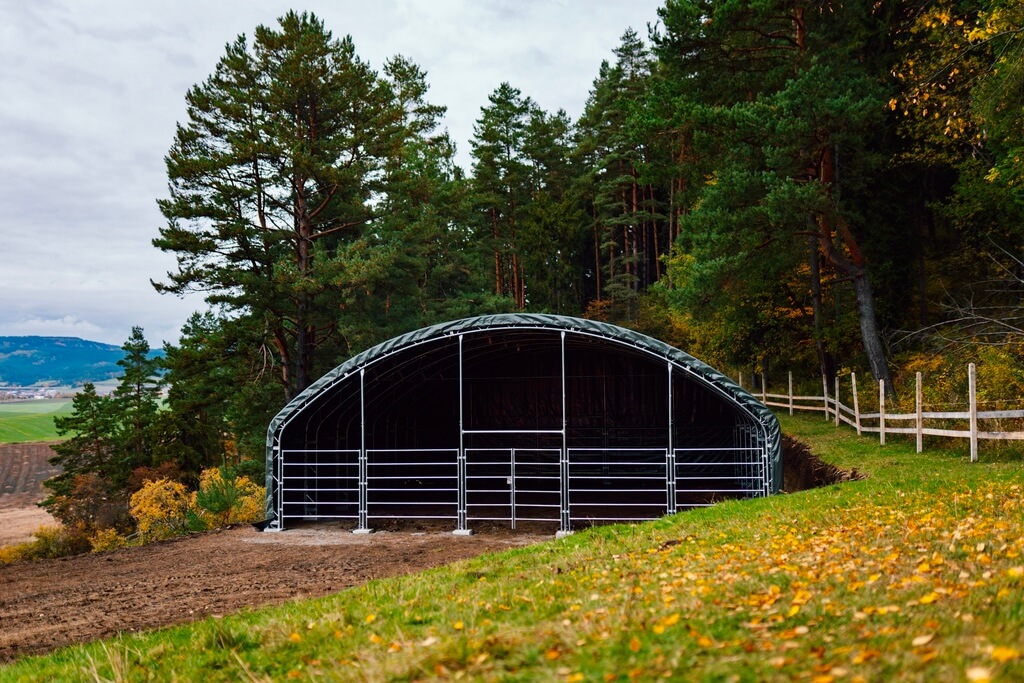 Prístrešok pre zvieratá 12,2m x 12,2m x 5m – Obrázok 4